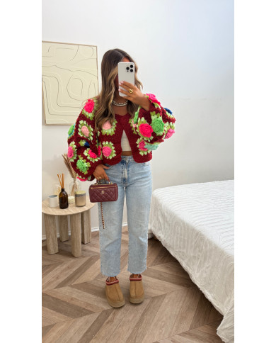 Gilet crochet fleurs bordeaux