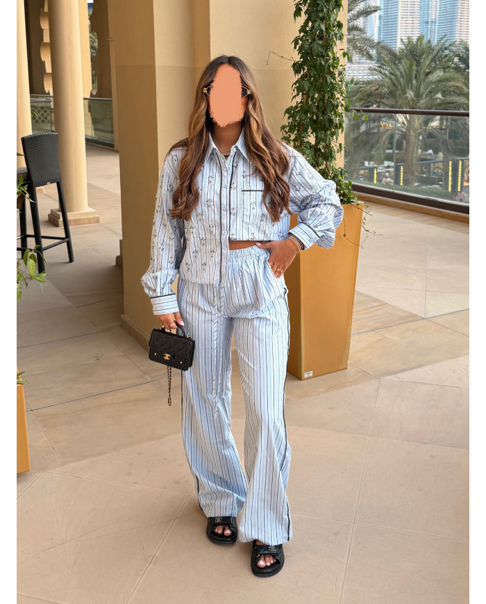 Ensemble chemise + pantalon rayé bijoux bleu