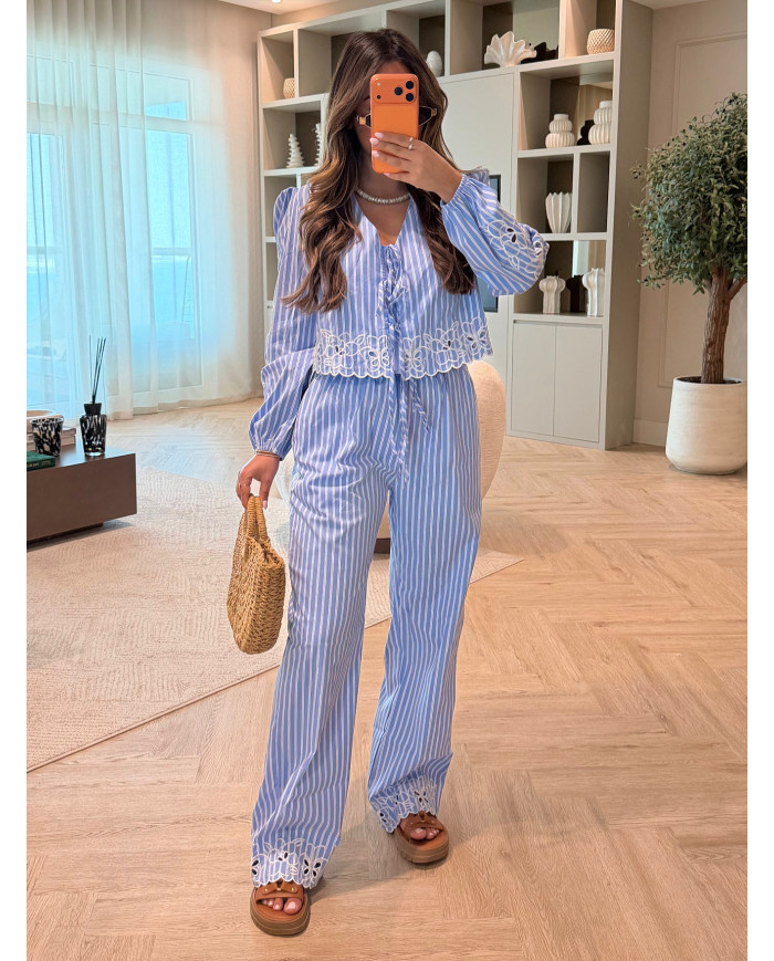 Ensemble chemise bleu  broderie blanche