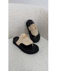 Tong noir velour plate-forme boucle doré